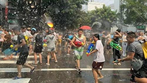 热点爆料云南泼水节视频,水花飞溅,欢乐无限 第3张 热点爆料云南泼水节视频,水花飞溅,欢乐无限 第3张